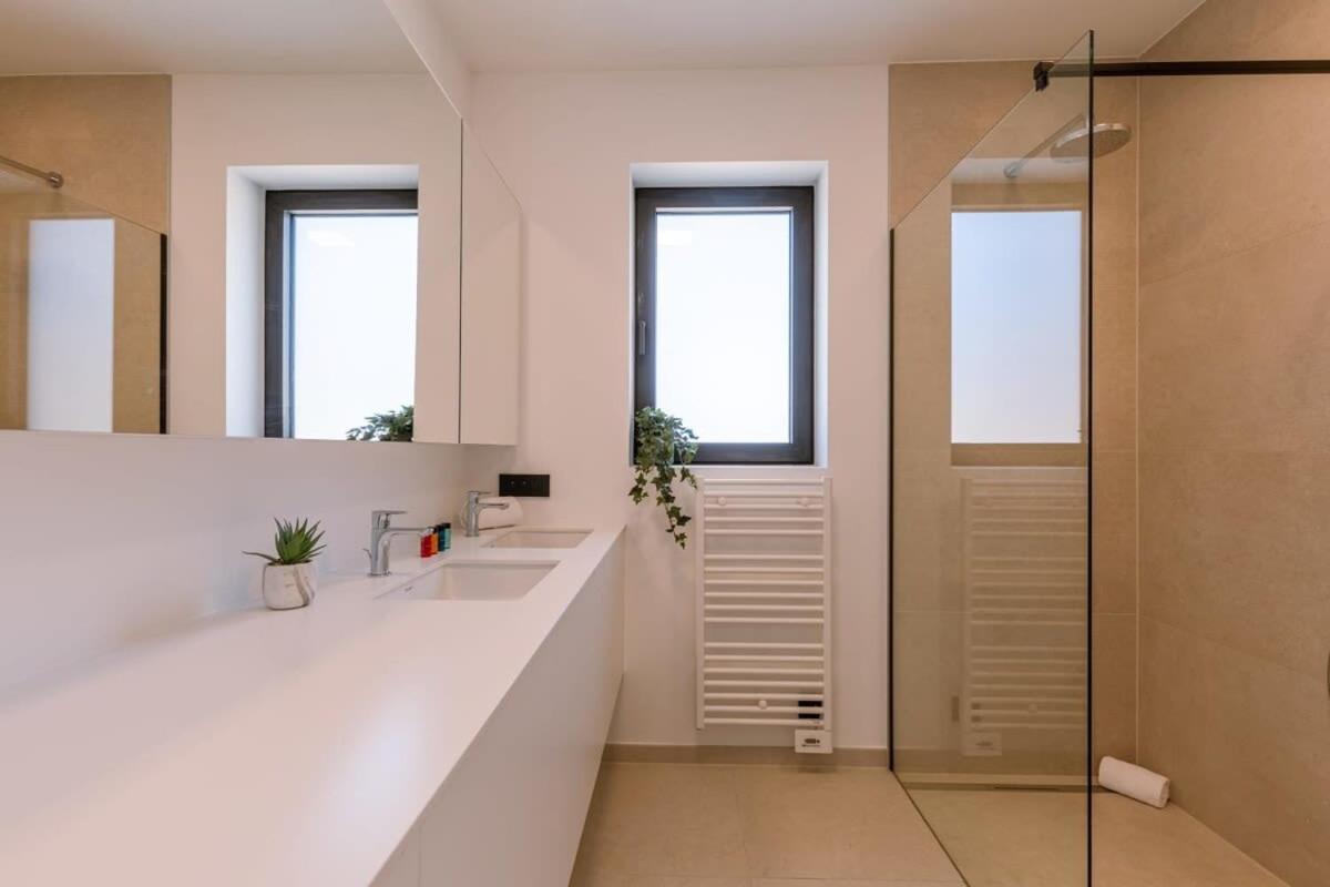 New, Luxurious And Modern Apartment With Private Parking 코크시데 외부 사진