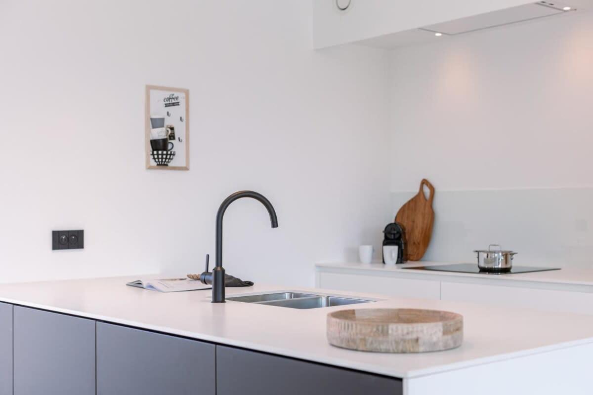 New, Luxurious And Modern Apartment With Private Parking 코크시데 외부 사진