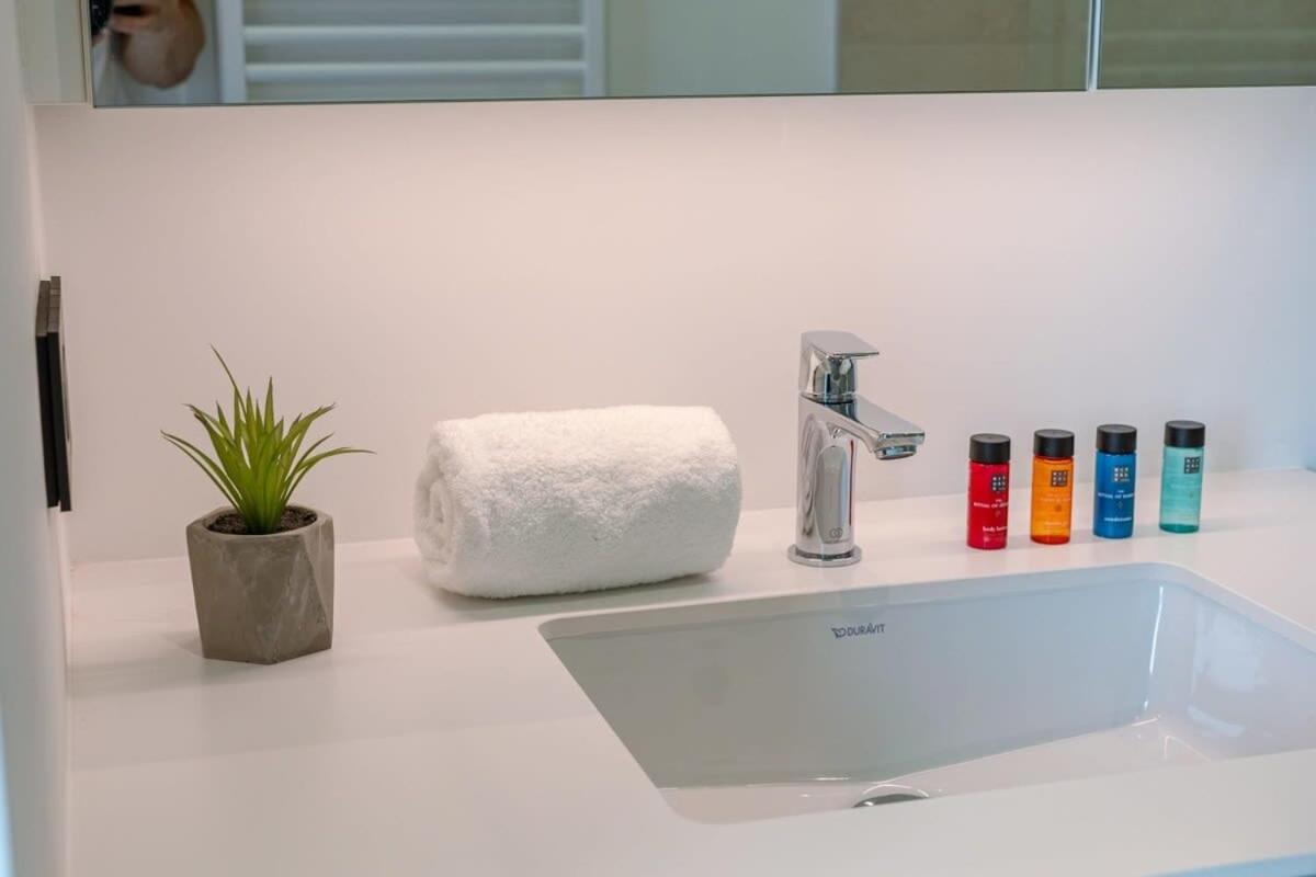 New, Luxurious And Modern Apartment With Private Parking 코크시데 외부 사진