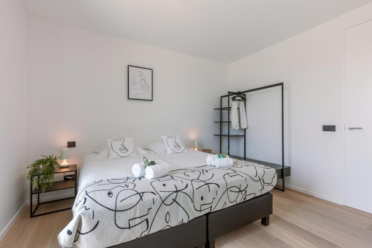 New, Luxurious And Modern Apartment With Private Parking 코크시데 외부 사진