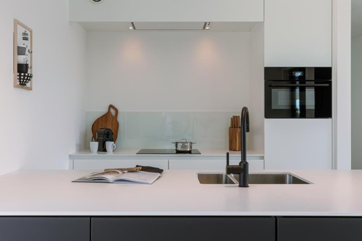 New, Luxurious And Modern Apartment With Private Parking 코크시데 외부 사진