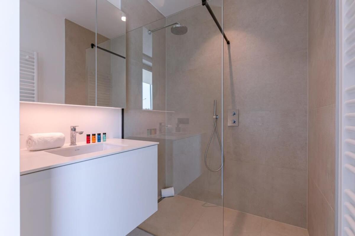 New, Luxurious And Modern Apartment With Private Parking 코크시데 외부 사진