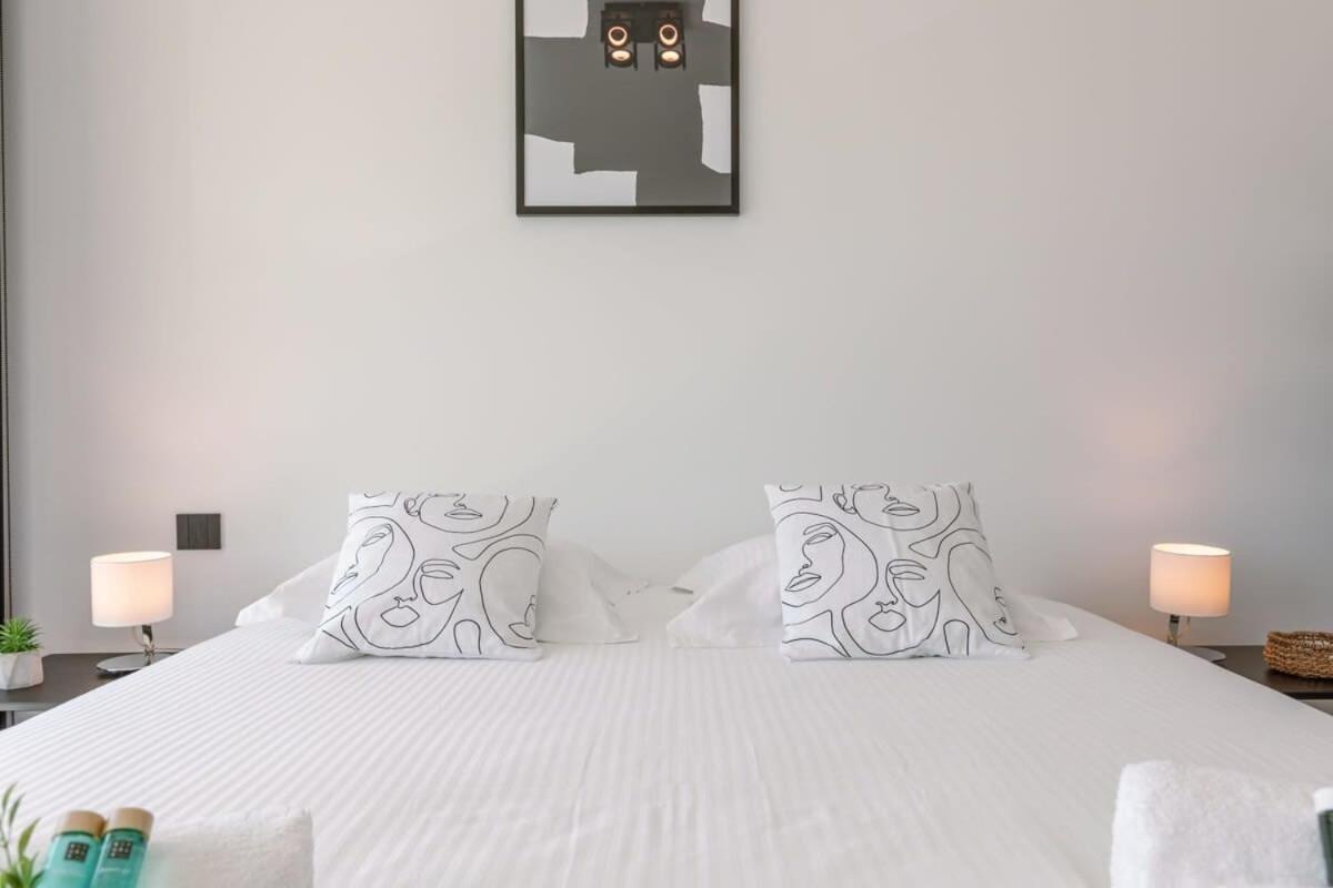New, Luxurious And Modern Apartment With Private Parking 코크시데 외부 사진