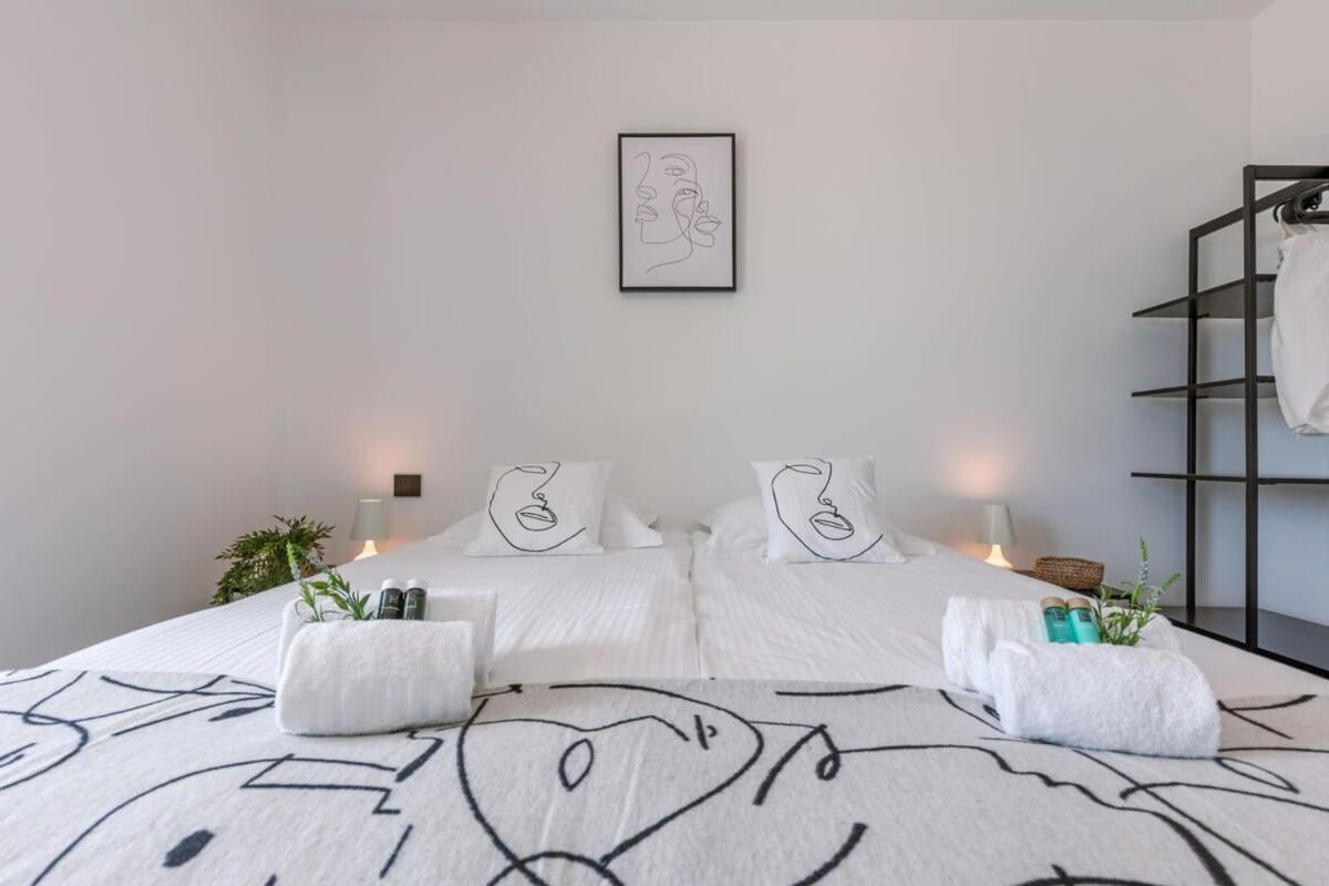 New, Luxurious And Modern Apartment With Private Parking 코크시데 외부 사진