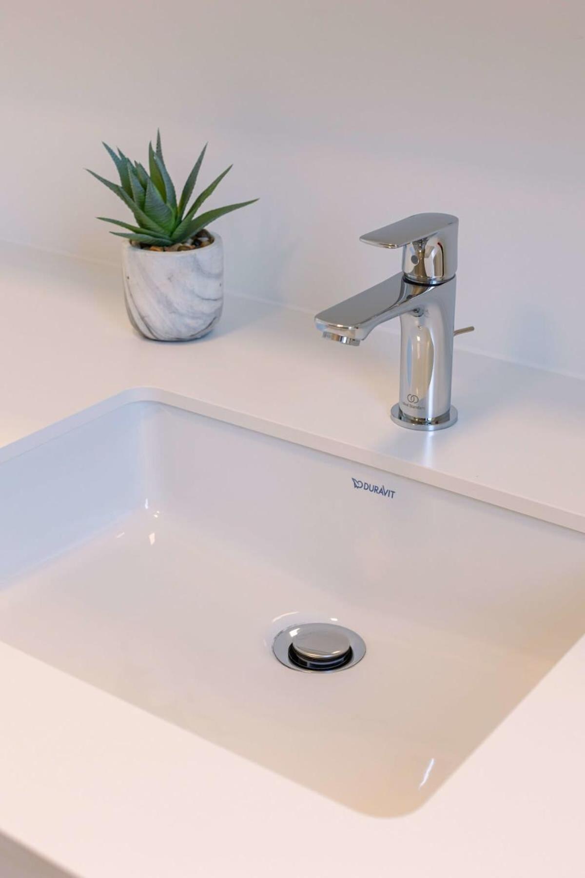 New, Luxurious And Modern Apartment With Private Parking 코크시데 외부 사진